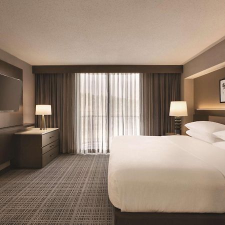 Embassy Suites By Hilton Richmond Dumbarton Екстериор снимка