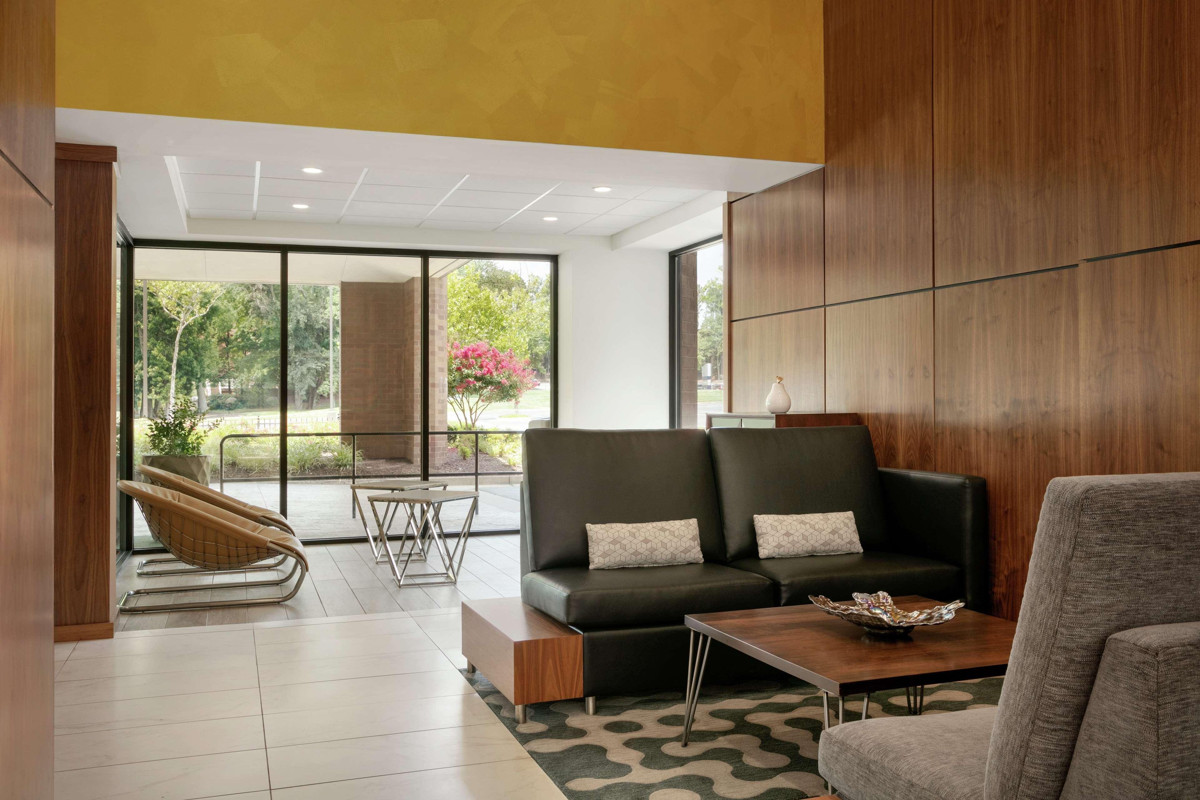 Embassy Suites By Hilton Richmond Dumbarton Екстериор снимка