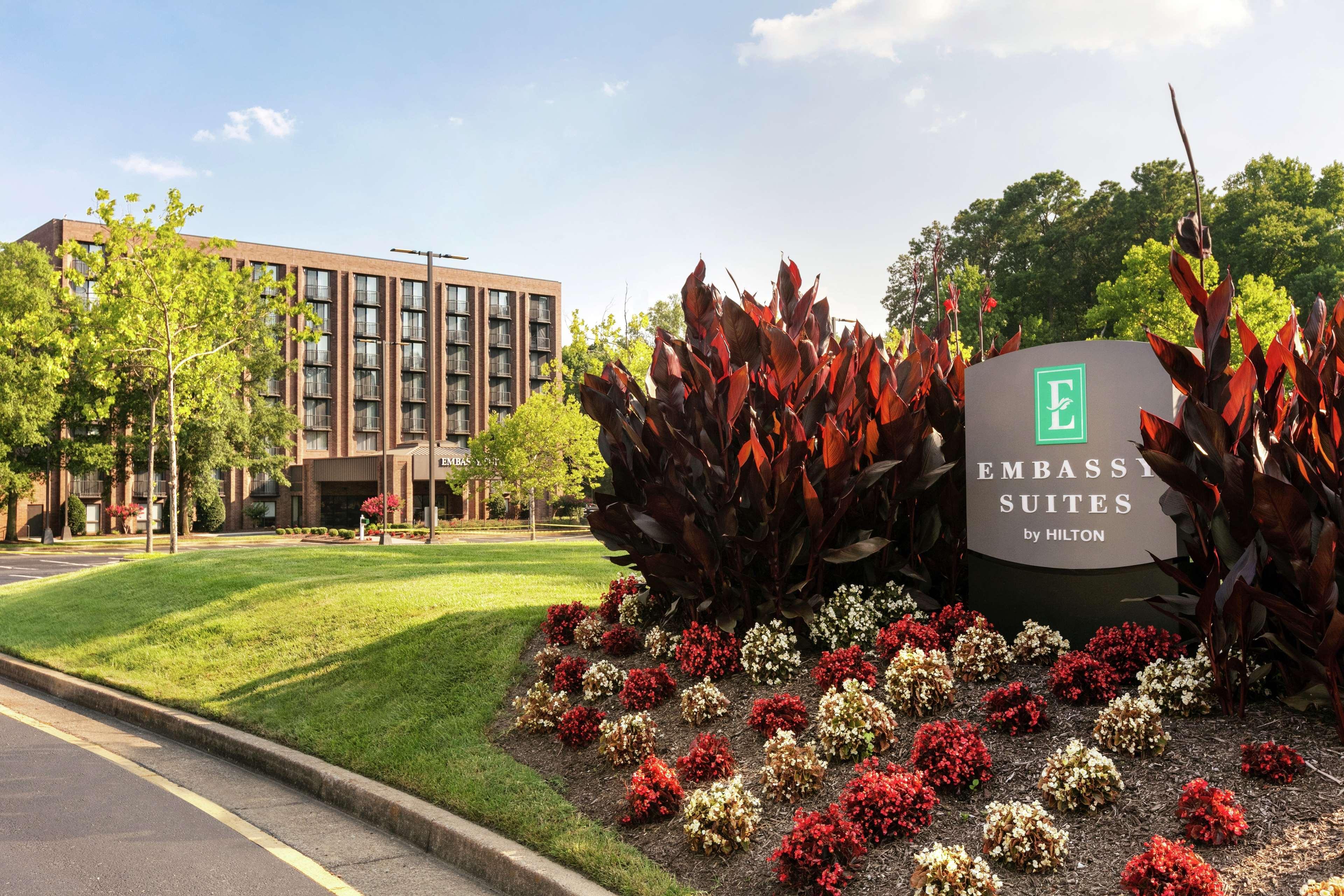 Embassy Suites By Hilton Richmond Dumbarton Екстериор снимка