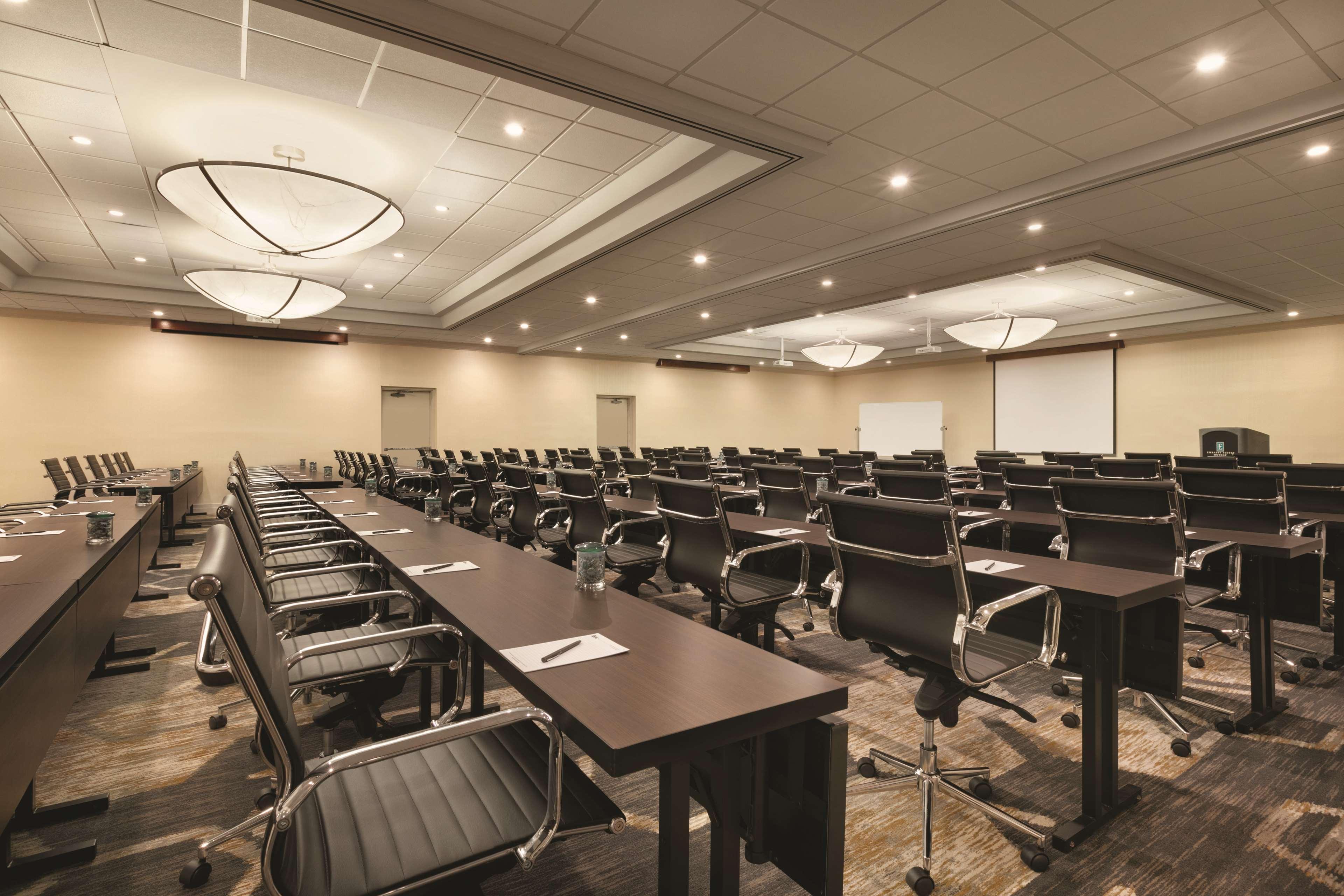 Embassy Suites By Hilton Richmond Dumbarton Екстериор снимка