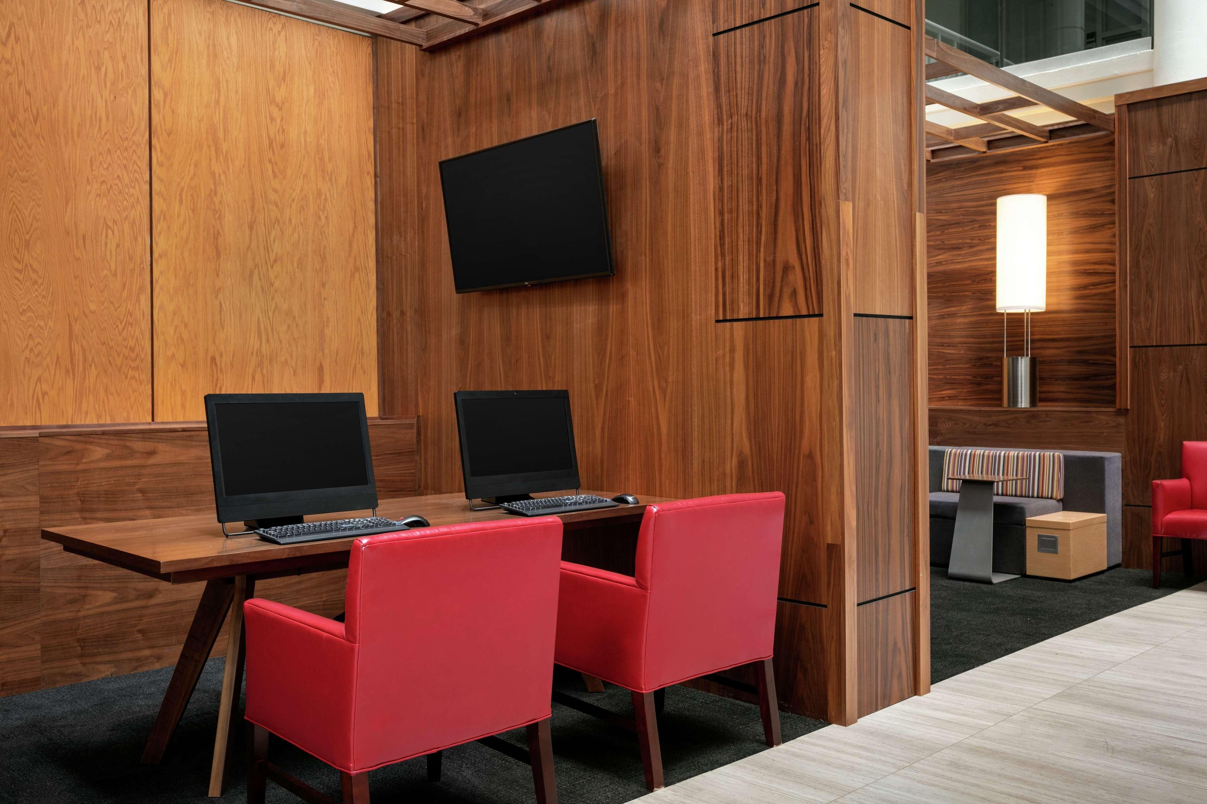 Embassy Suites By Hilton Richmond Dumbarton Екстериор снимка
