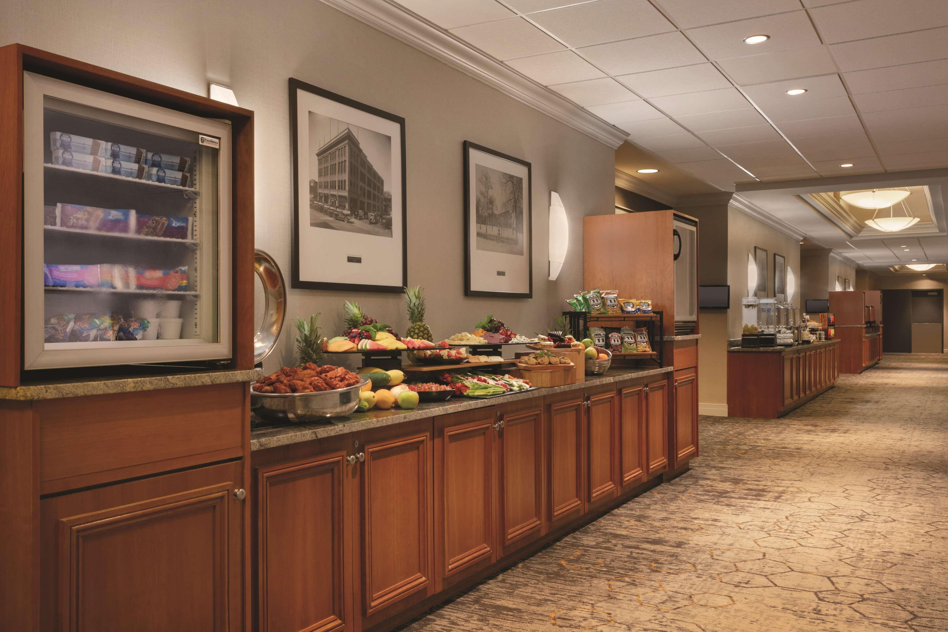 Embassy Suites By Hilton Richmond Dumbarton Екстериор снимка