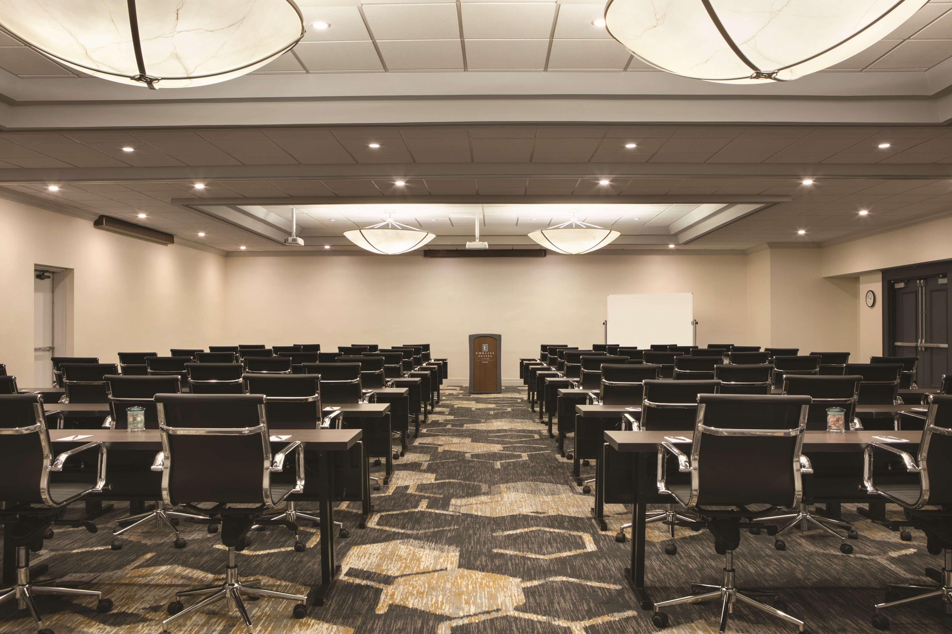Embassy Suites By Hilton Richmond Dumbarton Екстериор снимка