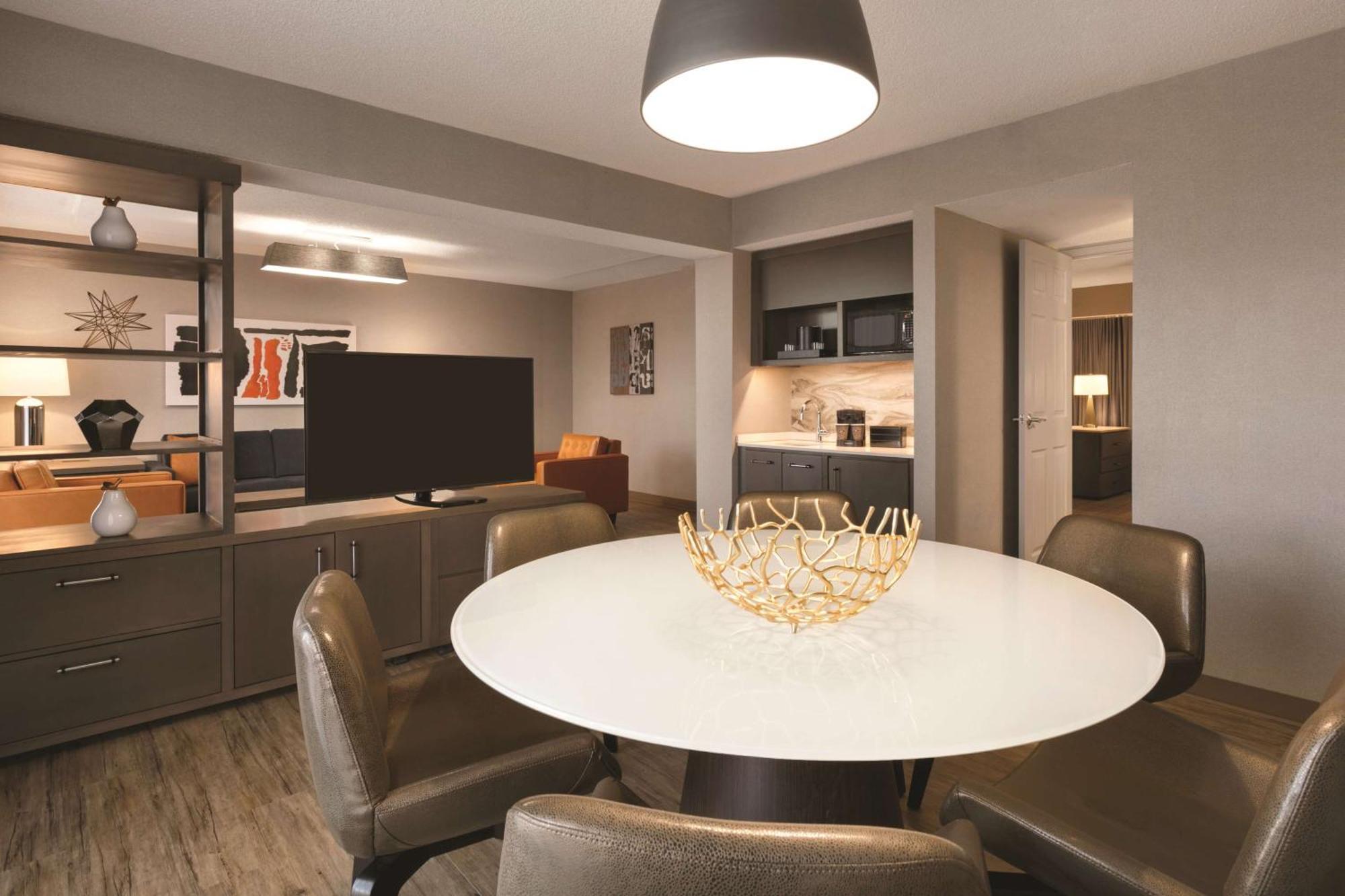 Embassy Suites By Hilton Richmond Dumbarton Екстериор снимка
