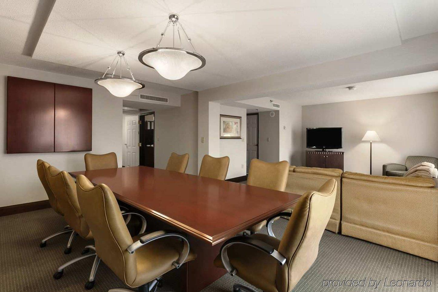 Embassy Suites By Hilton Richmond Dumbarton Екстериор снимка