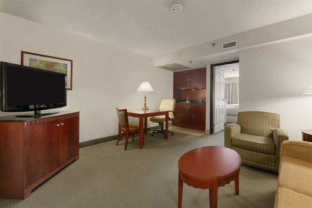 Embassy Suites By Hilton Richmond Dumbarton Стая снимка