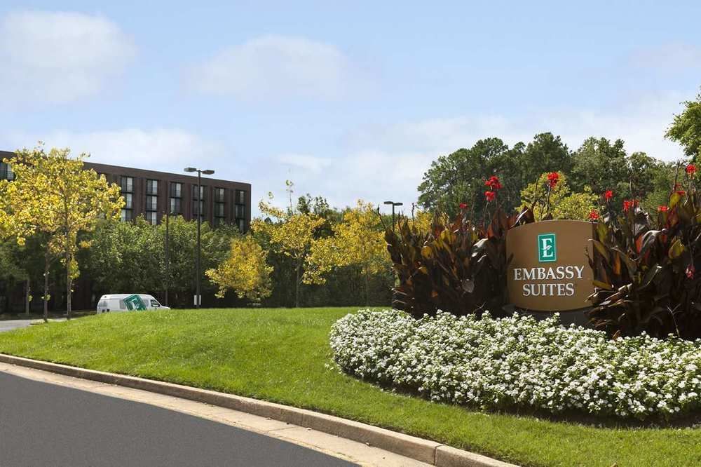 Embassy Suites By Hilton Richmond Dumbarton Екстериор снимка
