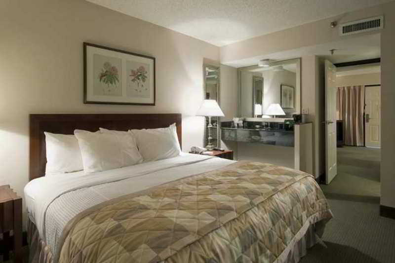 Embassy Suites By Hilton Richmond Dumbarton Стая снимка