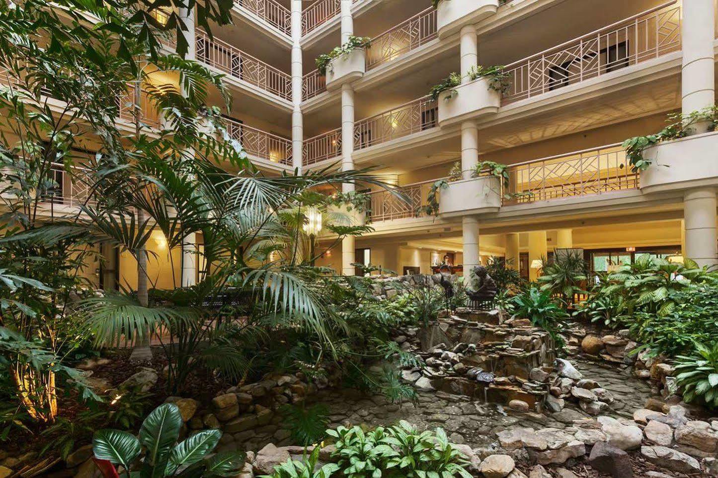 Embassy Suites By Hilton Richmond Dumbarton Екстериор снимка
